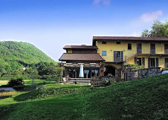 Cascina Canee Bed & Breakfast 4*