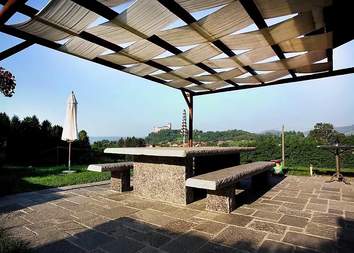 Cascina Canee Bed & Breakfast Angera